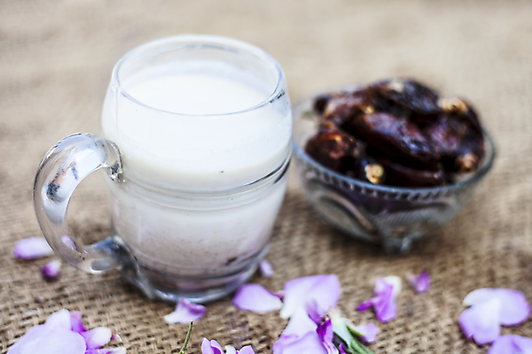 포토 JPG 해외이미지 전통 음료 음식 백그라운드 겨울 다이어트 과일 재료 유리 디저트 건조 건강 동양인 사람없음 갈색 우유 흰색 날짜 중앙 달콤 이슬람교 인도인 유기농 대추 부드러움 아몬드 아라비아 동쪽 쉐이크 내추럴 고립 단식 라마단 스무디 시나몬 아랍어 해외포토 외국인 웰빙 계절 종교 컬러 재질 유제품 인종 견과류 감각 맛 방향 파일형식 이미지허브