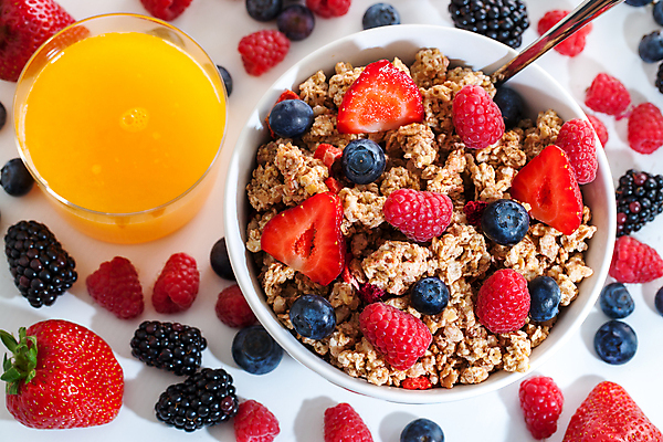 포토 JPG 해외이미지 열매 음식 다이어트 오렌지 과일 유리 탁자 딸기 디저트 건강 사람없음 컵 건강관리 주방 요식업 숟가락 주스 견과류 사발 달콤 아침식사 오렌지주스 시리얼 유기농 블루베리 산딸기 건포도 뮤즐리 채식주의자 해외포토 식물 식기 웰빙 산업 음료 가구 재질 포도 수저 관리 식사 사기그릇 맛 과일주스 채식 건과일 파일형식 이미지허브