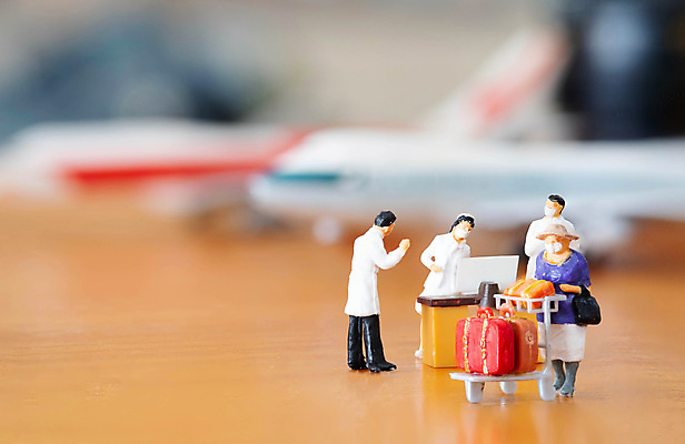 포토 JPG 해외이미지 아시아 여행 교통시설 비행기 건강 가면 사람 사람없음 내부 치료 여행객 중국 고통 기차 환자 간호사 의사 도시 바이러스 역 호흡 보호 질병 공항 위험 출발 보안 감염 승객 터미널 통근 해외포토 감정 나라 육상교통 교통 컨셉 의학 항공교통 대중교통 안전 의료진 시설 출근 파일형식 이미지허브