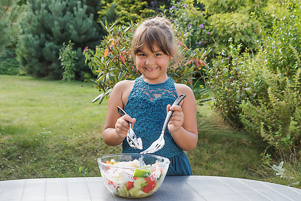 포토 JPG 해외이미지 백인 라이프스타일 여자 행복 얼굴 어린이 음식 채소 자연 건강 요리 한명 사람 야외 뷰티 소풍 정원 식사 저녁식사 기쁨 샐러드 표현 신선 맛 후추 내추럴 점심식사 해외포토 서양인 1 감정 컨셉 생활 신체부위 야외활동 향신료 생태계 파일형식 이미지허브