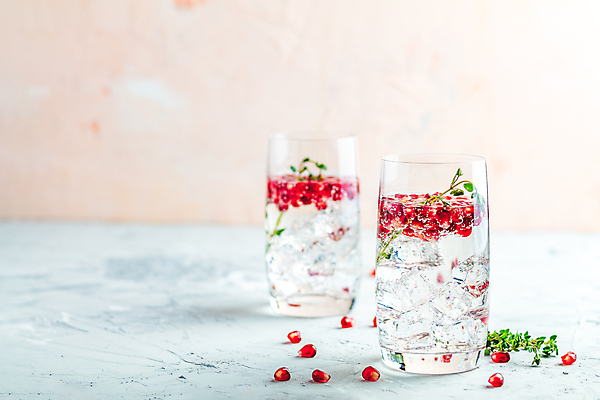 포토 JPG 해외이미지 사람없음 컵 물 허브 흰배경 석류 석류알 인퓨즈드워터 해외포토 자연요소 식물 식기 백그라운드 과일 흰색 파일형식 이미지허브