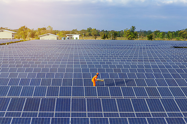 포토 JPG 해외이미지 식물 산업 비즈니스 공장 자연 지붕 노동자 세포 한명 초록색 파란색 햇빛 태양 환경 힘 장비 발전기 에너지 작업 판넬 기술자 엔지니어 변화 역 보호 에코 지역 시스템 공학 유지 혁명 생태학 설치 공급 해외포토 자연요소 직업 1 교육 컬러 컨셉 공업 교통시설 사람 발전소 생태계 파일형식 이미지허브