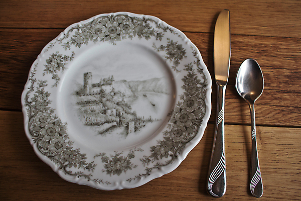 포토 JPG 해외이미지 전통 그릇 식기 접시 꽃 문화 음식 패턴 자연 탁자 산 요리 미술 사람 사람없음 목재 숟가락 식사 저녁식사 중국 식탁보 시간 붓 사발 칼 아침식사 기아 그림 예술가 점심식사 백자 핸드메이드 해외포토 나무 식물 아시아 가구 무늬 재료 문화예술 수저 도자기 사기그릇 사회이슈 생태계 파일형식 이미지허브