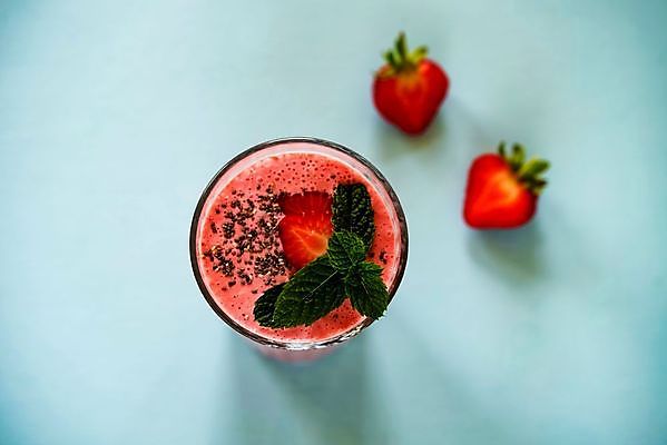 포토 JPG 해외이미지 열매 안경 음료 음식 분홍색 백그라운드 다이어트 과일 탁자 딸기 디저트 건강 사람없음 빨간색 여름 노란색 우주 요식업 사진촬영 주스 우유 추위 마시기 시골 신선 칵테일 달콤 맛 아침식사 민트 크림 그림 유기농 부드러움 칼로리 밀짚 요거트 쉐이크 떨림 섞기 스무디 영양분 해외포토 식물 웰빙 잡화 계절 산업 컬러 가구 컨셉 모션 유제품 주류 촬영 식사 감각 짚 허브 파일형식 이미지허브