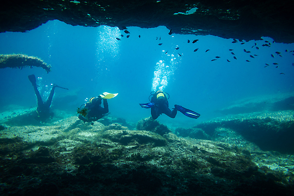 포토 JPG 해외이미지 손 실루엣 아시아 스포츠 바다 섬 여행 학교 태국 자연 풍경 세명 물 파란색 바닷속 수중 수영 거품 동굴 잠수부 땅 다이빙 암초 내추럴 깊이 파라다이스 해외포토 자연요소 교육 나라 컬러 촬영기법 사람 신체부위 수상스포츠 전문직 생태계 수중스포츠 파일형식 이미지허브