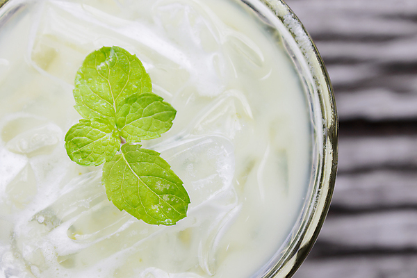 포토 JPG 해외이미지 음료 유리 건강 사람없음 초록색 물 갈색 얼음 흐름 우유 추위 액체 시원함 다과 해외포토 자연요소 컬러 컨셉 재질 디저트 유제품 파일형식 이미지허브