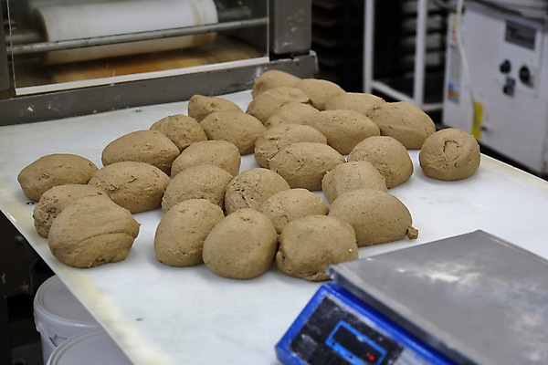 포토 JPG 해외이미지 공장 실내 저울 사람없음 여러개 반죽 해외포토 다수 공업 내부 파일형식 이미지허브