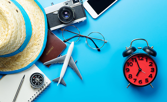 포토 JPG 해외이미지 시계 여행 백그라운드 컨셉 자연 휴가 사람없음 파란색 뷰티 유행 카메라 검은색 장비 짐 시간 손목시계 오브젝트 싱글 여권 공포 대패 분 블로거 해외포토 컬러 장신구 전자제품 생태계 파일형식 이미지허브