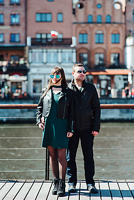 포토 JPG 해외이미지 커플 남자 유럽 여행 백그라운드 사람 두명 물 강 맑음 검은색 산책 재킷 도시 가죽 정사각형 포트 폴란드 옛날 해외포토 자연요소 도형 나라 컬러 관계 날씨 휴식 외투 파일형식 이미지허브