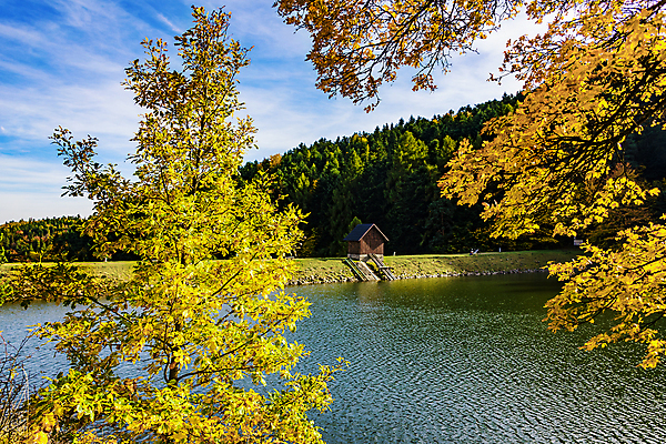포토 JPG 해외이미지 나무 공원 유럽 호수 스포츠 여행 잎 오렌지 자연 하늘 휴식 산 사람없음 야외 물 컬러풀 반사 노란색 평화 트래킹 거울 하이킹 마음 숲 그림 방문 슬로바키아 인공 전국 해외포토 자연요소 식물 공공시설 나라 컬러 컨셉 과일 레저 생태계 파일형식 이미지허브