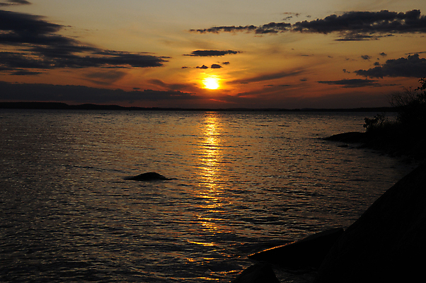 포토 JPG 해외이미지 구름 호수 물결 백그라운드 오렌지 자연 하늘 날씨 휴식 풍경 사람없음 야외 빨간색 물 여름 파란색 빛 햇빛 태양 뷰티 반사 노란색 침묵 황혼 일몰 새벽 활발 바위 황금 야간 러시아 장면 스카이라인 빛망울 스펙트럼 웅장함 수평선 해외포토 자연요소 계절 유럽 컬러 컨셉 과일 노을 소리 돌_바위 생태계 파일형식 이미지허브