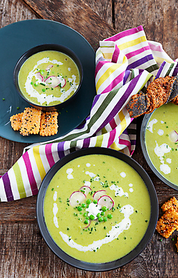 포토 JPG 해외이미지 접시 음식 사람없음 목재 세로 컬러풀 크래커 식사 시골 신선 맛 수프 허브 크림 완두콩 레시피 점심식사 입가심 총각무 핸드메이드 해외포토 나무 식물 식기 컬러 컨셉 재료 콩 쿠키 무 파일형식 이미지허브