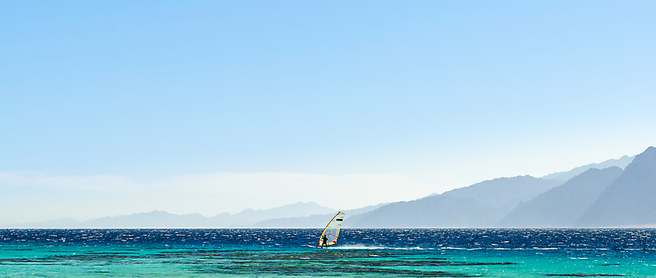 포토 JPG 해외이미지 구름 1 스포츠 파도 바다 섬 여행 자연 하늘 바람 휴가 산 운동선수 항해 이집트 사람 풍경 사람없음 물 파란색 뜨거움 서핑 승차 속도 휴양지 암초 홍해 서퍼 노려봄 터키석 파라다이스 해외포토 자연요소 컬러 배_교통 모션 아프리카 날씨 표정 장소 수상스포츠 보석 생태계 파일형식 이미지허브