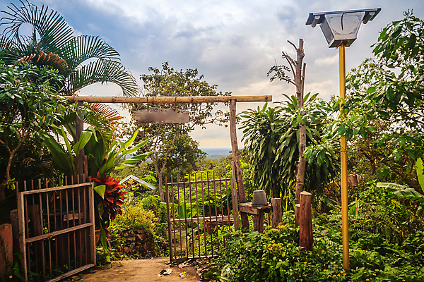 포토 JPG 해외이미지 모양 나무 식물 전통 라이프스타일 외관 아시아 문화 자연 하늘 날씨 출입구 주택 여러명 사람없음 야외 목재 장식 초록색 파란색 빛 울타리 농가 농장 문 마을 정원 수확 골동품 농촌 시골 오픈 농부 오두막 대나무 시골집 대문 과거 봉 창백 옛날 해외포토 직업 나라 컬러 다수 컨셉 농업 재료 사람 건물 생활 담장 생태계 파일형식 이미지허브