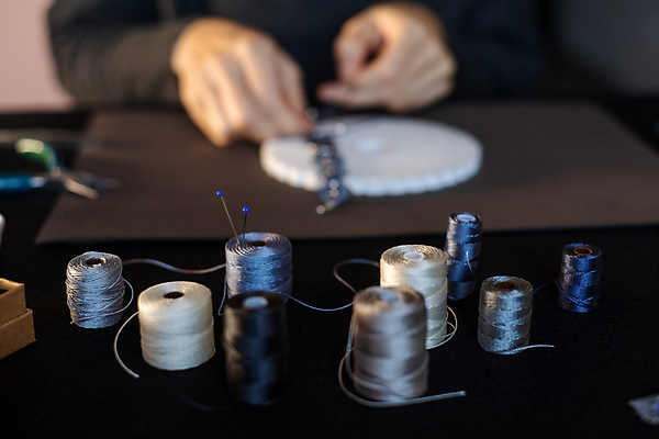 포토 JPG 해외이미지 직업 디자인 여자 무기 비즈니스 목걸이 장신구 팔찌 직장 기술 창조 선물 미술 사람 취미 사람없음 귀걸이 공구 업무 화려 우아함 수리 제조 디자이너 보석 구슬 매듭 만들기 예술가 수공예 DIY 방법 엮은 오리지널 핸드메이드 해외포토 컨셉 회사 모션 문화예술 도구 작업 광석 공예 파일형식 이미지허브