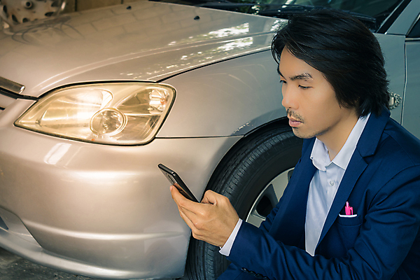 포토 JPG 해외이미지 남자 컨셉 신체 회사 비즈니스 자동차 노동자 프레임 한명 안전 사람 금융 판매 자료 손상 비즈니스맨 수비 보호 위험 사건 중개인 계약 서비스 문서 보안 법 보험 경영 자동 정책 주장 해외포토 직업 1 육상교통 모션 경제 직장인 파일형식 이미지허브