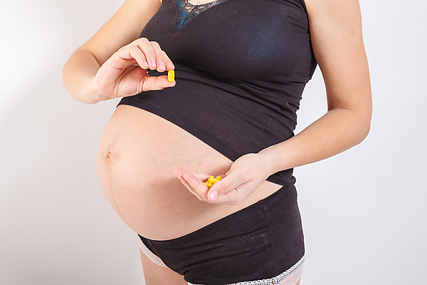 포토 JPG 해외이미지 손 여자 어린이 컨셉 다이어트 가족 엄마 건강 사랑 한명 사람 성인 치료 부모 알약 약 임산부 임신 고통 흰색 아기 태교 보충 돌봄 증상 해외포토 1 감정 컬러 의학 관계 모션 신체부위 파일형식 이미지허브