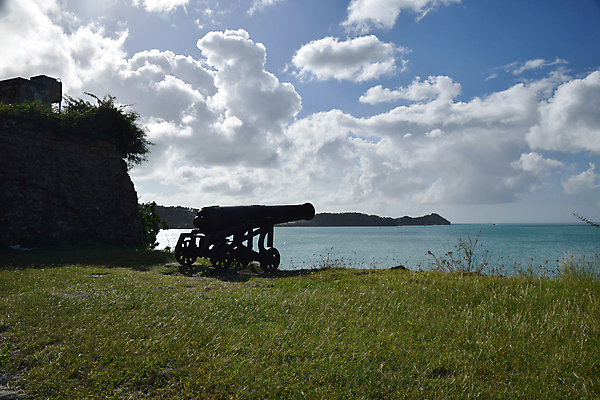 포토 JPG 해외이미지 구름 파도 바다 섬 여행 백그라운드 자연 하늘 영국 풍경 사람없음 야외 초록색 물 여름 파란색 우주 항구 골동품 흰색 만 성 장면 대포 서쪽 옛날 수평선 카피스페이스 해외포토 자연요소 건축물 계절 유럽 무기 컬러 교통시설 공백 방향 생태계 파일형식 이미지허브