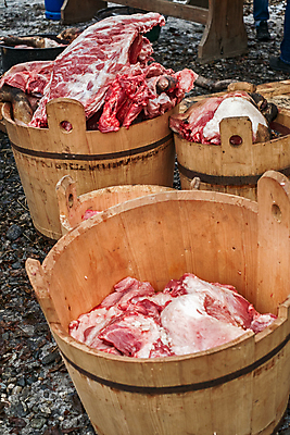 포토 JPG 해외이미지 동물 전통 계절 여행 농업 탁자 주택 사람없음 목재 관광지 농장 마을 가축 하이킹 돼지 캔 큼 자르기 양동이 오브젝트 내추럴 안달루시아 인기 편육 해외포토 나무 산업 가구 재료 포유류 모션 레저 육류 건물 스페인 크기 파일형식 이미지허브