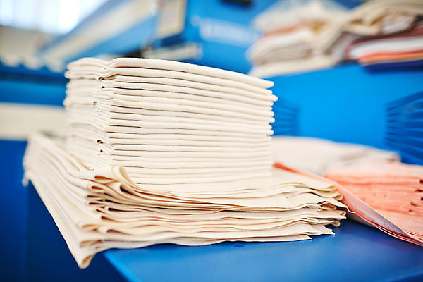 포토 JPG 해외이미지 산업 백그라운드 호텔 건조 사람없음 빨간색 쌓기 이불 식탁보 흰색 침대 직물 면 그룹 빨래 질감 시트 흙더미 세탁소 접기 많음 해외포토 컬러 가구 컨셉 가사 침구 모션 숙소 흙 파일형식 더미 이미지허브