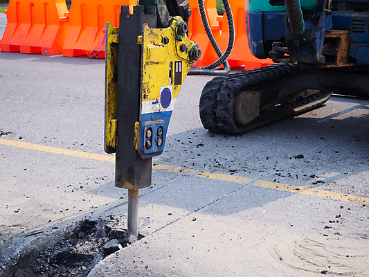 포토 JPG 해외이미지 옷 남자 산업 도로 지구 모래 신발 포장 모션 벽돌 노동자 거리 안전 사람없음 건물 힘 기계 흙 장비 조약돌 바위 도시 업무 수리 파편 아스팔트 땅 굴착기 삽 발굴 보안 시멘트 먼지 부활 무거움 일반 복원 콘크리트 하수 해외포토 직업 건축물 길 교통시설 사람 물 돌 작업 중장비 무게 파일형식 이미지허브