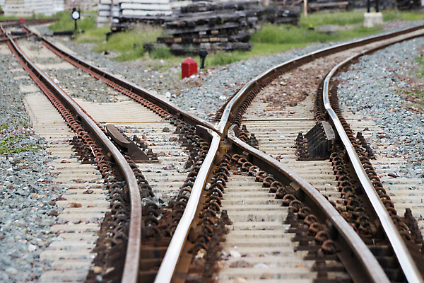 포토 JPG 해외이미지 도로 선 여행 교통시설 휴가 사람없음 금속 기차 시골 변화 역 방향 철 버리기 건너기 선로 옛날 철강 해외포토 길 육상교통 교통 컨셉 모션 재질 대중교통 시설 파일형식 이미지허브