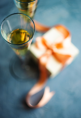 포토 JPG 해외이미지 디자인 기념일 리본 종이 밧줄 분홍색 백그라운드 컨셉 패턴 포장 텍스트 유리 휴가 선물 이벤트 사람없음 장식 상자 장미 노란색 꼬리표 우주 와인 수확 흰색 시골 인사 신용카드 생일 샴페인 주기 패키지 스파클링와인 핸드메이드 카피스페이스 해외포토 꽃 줄 컬러 무늬 농업 모션 재질 주류 금융 라벨 공백 예절 탄산 파일형식 이미지허브