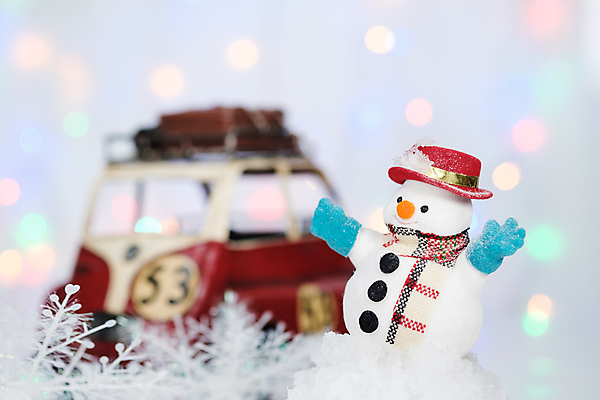 포토 JPG 해외이미지 계절 행복 장갑 백그라운드 크리스마스 겨울 자동차 눈사람 놀이 휴가 새해 그림자 서기 미소 사람없음 야외 장식 빨간색 파란색 우주 얼음 검은색 축제 목도리 공백 추위 흰색 축하 인사 눈송이 12월 묘사 오브젝트 서리 보케 미니 해외포토 자연요소 잡화 기념일 감정 육상교통 컬러 컨셉 모션 눈_날씨 표정 예절 날짜 파일형식 이미지허브