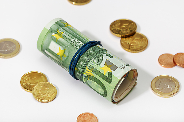 포토 JPG 해외이미지 종이 백그라운드 컨셉 지폐 돈 비즈니스 성공 사람없음 금융 경제 달러 동전 저축 유로 성장 재산 구매 자르기 오브젝트 흰배경 투자 결제 롤 팩 고무 회계 계산서 월급 대출 빚 고립 세금 유럽연합 자금 해외포토 모션 쇼핑 화장품 흰색 파일형식 이미지허브