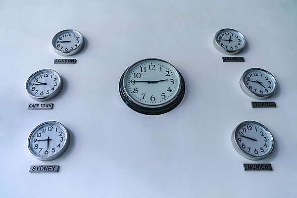 포토 JPG 해외이미지 벽 시계 여행 비즈니스 미래 사람없음 세트 세계 글로벌 사무실 숫자 검은색 흰색 도시 시간 업무 원형 시장 도쿄 공항 주식 손목시계 오브젝트 속도 런던 과거 아날로그 다이얼 느림 재촉 기간 마감 분 옛날 해외포토 도형 문자 컬러 컨셉 장신구 교통시설 영국 금융 일본 작업 파일형식 이미지허브