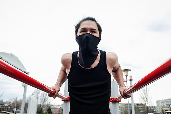 포토 JPG 해외이미지 전신 나무 식물 백인 남자 스포츠 청소년 탈의 건강 한명 사람 20대 성인 야외 가로 운동복 컬러풀 운동 힘 활발 도전 도시 스페인 근육질 체조 염원 남자한명만 성인만 해외포토 서양인 1 옷 유럽 컬러 컨셉 근육 청년 몸매 남자만 파일형식 이미지허브