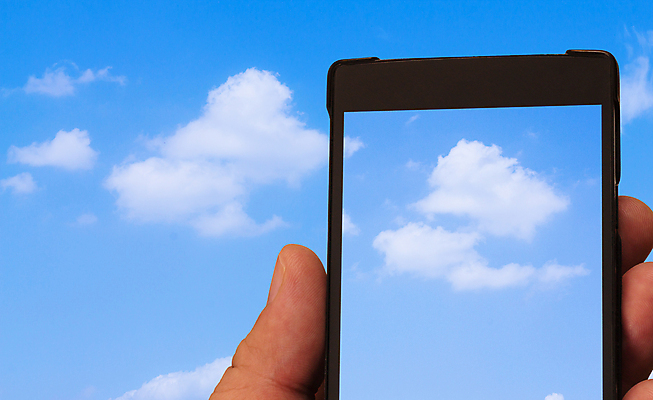 포토 JPG 해외이미지 구름 손 백그라운드 컨셉 인터넷 비즈니스 통신 하늘 모바일 사람없음 스마트폰 컴퓨터 알약 디지털 스크린 자료 터치 정보 흰색 네트워크 연결 패드 해외포토 자연요소 컬러 신체부위 전자제품 핸드폰 스마트기기 약 파일형식 이미지허브