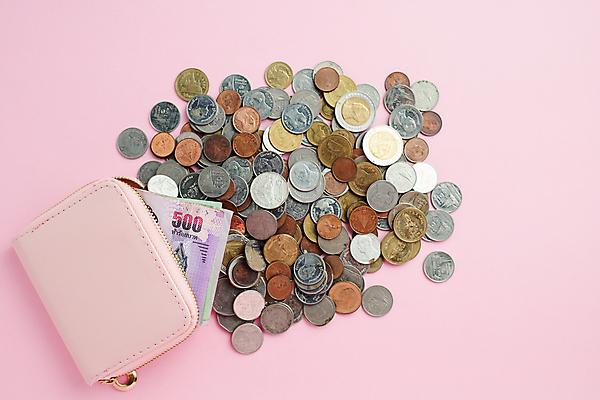 포토 JPG 해외이미지 노년 종이 지폐 돈 비즈니스 성공 사람없음 금융 경제 쇼핑 동전 절약 신용카드 지갑 시장 재산 구매 주머니 가난 가죽 투자 상업 결제 이익 계산서 월급 파산 대출 빚 계좌 수입 예산 위기 비용 해외포토 컨셉 성인 파일형식 이미지허브