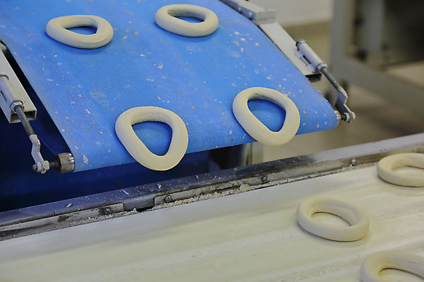 포토 JPG 해외이미지 빵 공장 실내 사람없음 떨어짐 반죽 컨베어밸트 해외포토 음식 컨셉 공업 내부 기계 파일형식 이미지허브