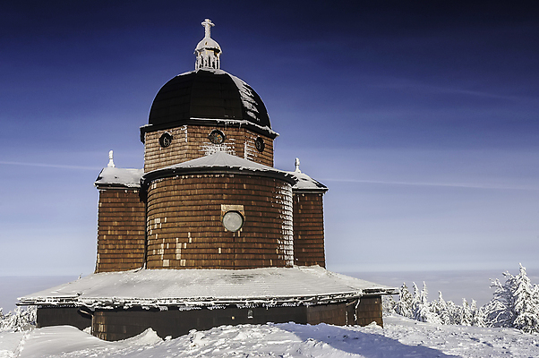 포토 JPG 해외이미지 외관 종교 겨울 건축양식 산 프레임 외벽 풍경 사람없음 야외 건물 목재 성당 교회 탑 사진촬영 종 조약돌 흰색 시골 체코 종탑 잡동사니 방앗간 바실리카 복음 수녀원 수목 숭배 옛날 해외포토 나무 건축물 계절 건축 유럽 벽 컬러 재료 종교건축 촬영 돌_바위 파일형식 이미지허브