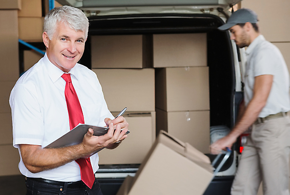 포토 JPG 해외이미지 백인 응시 남자 중년 50대 노동자 실내 상반신 20대 두명 옆모습 기록 비즈니스맨 택배기사 승합차 배송 택배상자 남자만 해외포토 서양인 직업 시선 뷰포인트 비즈니스 승용차 사람 청년 성인 내부 상자 직장인 배달원 택배 파일형식 이미지허브