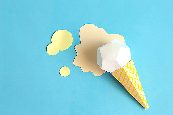 포토 JPG 해외이미지 종이 실내 사람없음 페이퍼아트 오브젝트 종이공예 파란배경 콘아이스크림 해외포토 백그라운드 아이스크림 내부 파란색 공예 파일형식 이미지허브