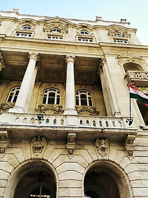 포토 JPG 해외이미지 커플 행복 얼굴 시계 백그라운드 비즈니스 창문 가족 자동차 하늘 지붕 함께함 가면 서기 사람 앉기 사람없음 야외 건물 옆모습 사무실 조각상 성당 교회 탑 방 기차 바위 기둥 도시 역 큼 주차 사인 아치 바로크 옛날 해외포토 건축물 건축 감정 육상교통 뷰포인트 컨셉 관계 종교건축 교통시설 모션 대중교통 신체부위 조형물 돌_바위 크기 파일형식 이미지허브