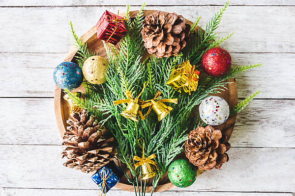 포토 JPG 해외이미지 나무 전통 접시 계절 백그라운드 크리스마스 겨울 공 탁자 휴가 새해 기념 쟁반 선물 사람없음 목재 장식 초록색 상자 장난감 우주 축제 공백 추위 종 축하 소나무 황금 시원함 12월 심볼 오브젝트 질감 침엽수 전나무 원뿔 해외포토 도형 식물 식기 기념일 컬러 가구 컨셉 재료 날짜 파일형식 이미지허브