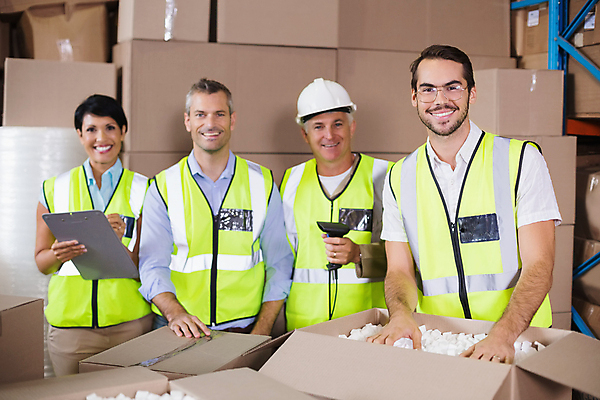 포토 JPG 해외이미지 백인 응시 여자 남자 40대 중년 50대 노동자 실내 들기 여러명 상반신 20대 성인 앞모습 30대 상자 작업 안전모 물류창고 서류판 스캐너 해외포토 서양인 직업 시선 뷰포인트 다수 모션 사람 청년 내부 장년 사무용품 헬멧 안전장비 창고 파일형식 이미지허브