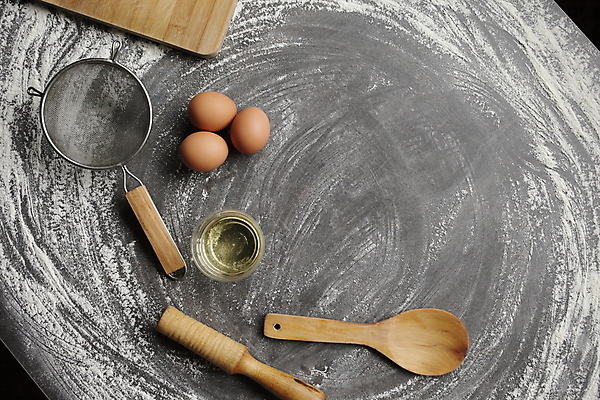 포토 JPG 해외이미지 음식 빵 백그라운드 재료 텍스트 탁자 회색배경 디저트 프레임 도마 건강 요리 사람없음 쿠키 우주 케이크 주방 식사 빵집 우유 상품 밀 굽기 메뉴 준비 날것 반죽 만들기 밀가루 밀대 레시피 버터 나무숟가락 콘크리트 페스츄리 핸드메이드 카피스페이스 해외포토 가구 모션 주방용품 유제품 곡류 상점 숟가락 공백 회색 가루 구이 파일형식 이미지허브