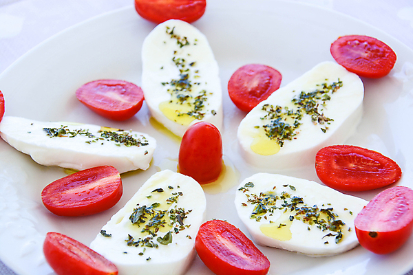 포토 JPG 해외이미지 빵 토마토 방울토마토 치즈 사람없음 건강식 모짜렐라치즈 해외포토 음식 채소 유제품 파일형식 이미지허브