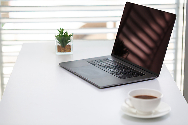 포토 JPG 해외이미지 템플릿 직업 디자인 커피 분홍색 백그라운드 인터넷 비즈니스 통신 창문 탁자 주택 직장 사람없음 내부 노트북 스마트폰 컴퓨터 사무실 펜 우주 디지털 스크린 모니터 검은색 공책 공백 방 흰색 업무 오픈 작업실 플랫 정상 쥐 디자이너 무선전화기 책상 위치 온라인 목업 해외포토 음료 컬러 가구 회사 문구용품 건물 전자제품 핸드폰 스마트기기 필기구 작업 설치류 전화기 파일형식 이미지허브