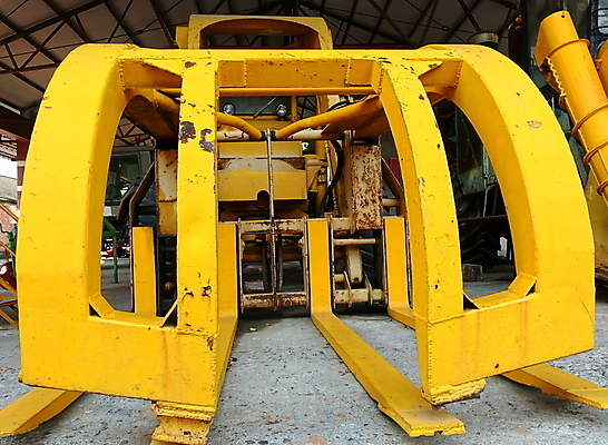 포토 JPG 해외이미지 농업 사람없음 노란색 기계 장비 수확 결합 큼 철 부식 구식 썩음 옛날 철강 해외포토 산업 컬러 크기 파일형식 이미지허브