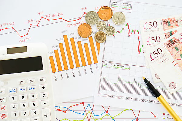 포토 JPG 해외이미지 직업 종이 백그라운드 컨셉 돈 비즈니스 성공 그래프 아이디어 사람없음 가로 금융 사무실 숫자 펜 동전 자료 저축 계산기 성장 작업 재산 위험 분석 보고서 경영자 가정경제 문서 투자 수익 소매 마케팅 세금 해외포토 문자 가정 문구용품 경제 필기구 장비 리더 파일형식 이미지허브