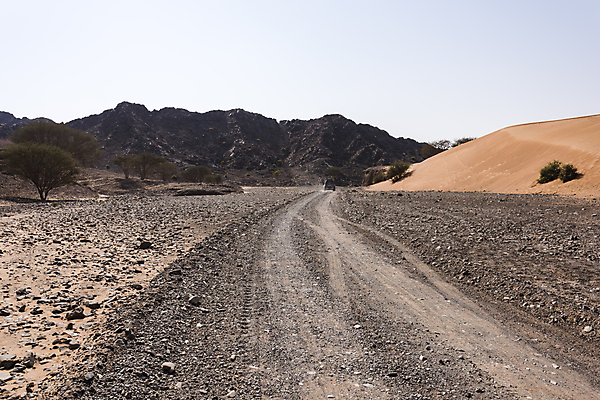 포토 JPG 해외이미지 여행 자동차 건조 풍경 이벤트 사람없음 파란색 골짜기 사막 자유 탐험 만 뜨거움 중앙 땅 모래언덕 지프 모험가 언덕 먼지 아라비아 동쪽 아랍에미리트 깊이 무료 아랍어 원정 지질학 해외포토 교육 육상교통 컬러 컨셉 중동 승용차 자연 방향 파일형식 이미지허브