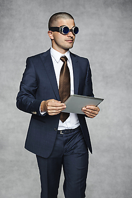 포토 JPG 해외이미지 직업 남자 행복 셔츠 인터넷 회사 비즈니스 사업가 손가락 성공 넥타이 노동자 함께함 관리 한명 사람 정장 성인 컴퓨터 알약 장비 터치 업무 작업 비즈니스맨 자신감 대표 종업원 스마트 경영자 전자 패드 경영 지능 터치스크린 해외포토 1 손 잡화 옷 감정 컨셉 상의 전자제품 약 직장인 리더 파일형식 이미지허브