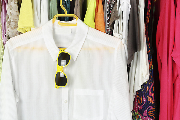 포토 JPG 해외이미지 옷 여자 산업 안경 백그라운드 셔츠 버튼 사람없음 가로 쇼핑 선글라스 뷰티 유행 라벨 공백 흰색 직물 면 장롱 투명 클래식 고급 우아함 주머니 옷걸이 그늘 블라우스 소매 평야 스타일 해외포토 잡화 컬러 가구 컨셉 상의 자연 프레임 사람 파일형식 이미지허브