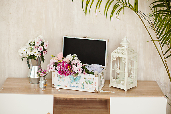 포토 JPG 해외이미지 디자인 옷 꽃 산업 줄 백그라운드 장신구 탁자 미술 취미 사람없음 목재 세트 상자 컬러풀 유행 수확 공구 직물 면 그룹 실 바느질 오브젝트 땀 롤 실타래 자수 수공예 재단 재단사 골무 옛날 장식함 해외포토 나무 식물 직업 컬러 가구 농업 재료 문화예술 도구 공예 파일형식 이미지허브