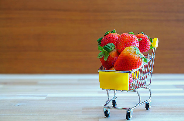 포토 JPG 해외이미지 잡화 열매 음식 백그라운드 컨셉 농업 다이어트 과일 자연 딸기 디저트 건강 사람없음 목재 빨간색 쇼핑 세일 바구니 상점 카트 흰색 신선 그룹 시장 달콤 맛 구매 작음 유기농 날것 소매 슈퍼마켓 내추럴 숙성 채식주의자 해외포토 나무 식물 웰빙 산업 컬러 재료 크기 생태계 채식 파일형식 이미지허브